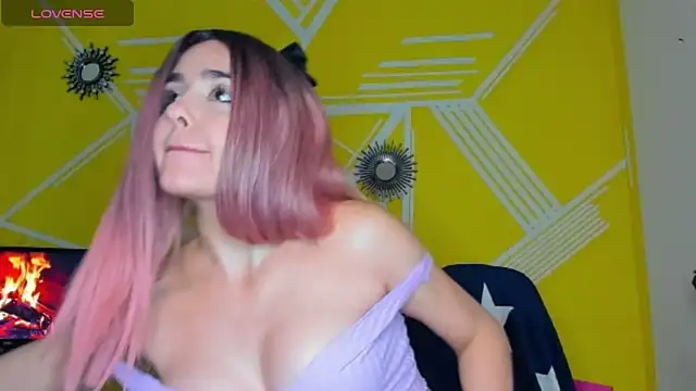 Nikolle_Rouss élő XXX-chatje