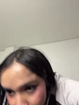 Isabella-TeenのライブXXXチャット