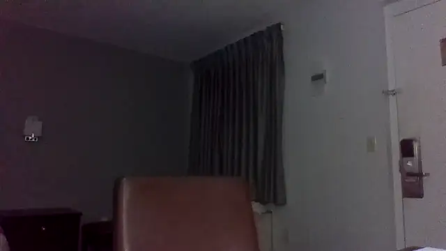 Jbenz420: διαδικτυακό σόου στην κάμερα