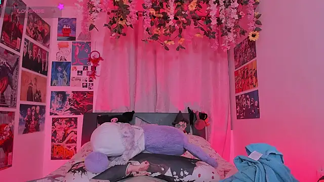 MissCurvyTop Chat XXX in diretta