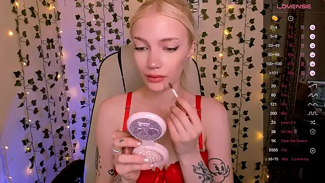 AnyaTaylor_ Pertunjukan Webcam