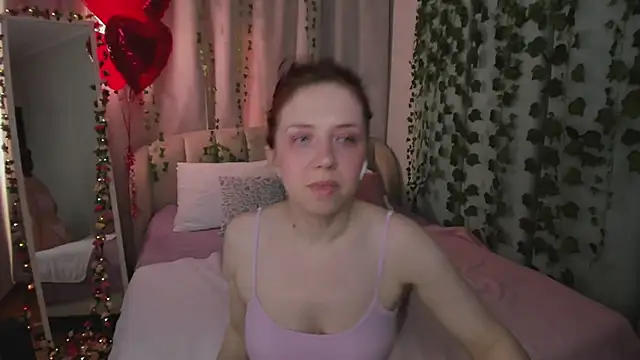 Love_is_Lola élő XXX-chatje