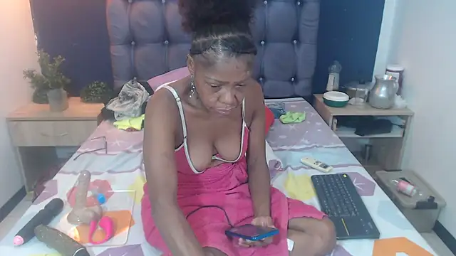 Chat +18 de JackyHotBlack ao vivo