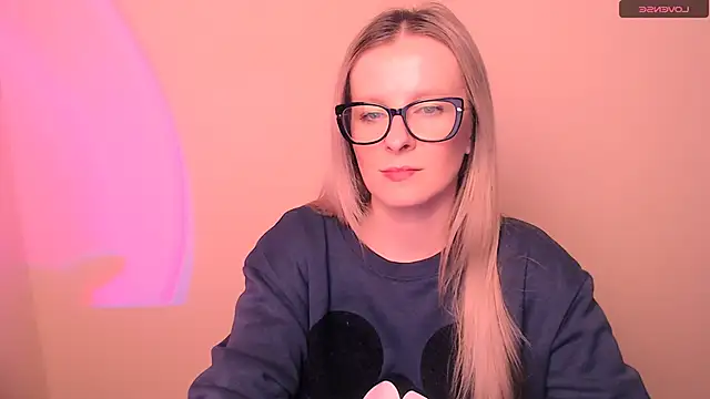 Show modela AnnePeach na web-kameri