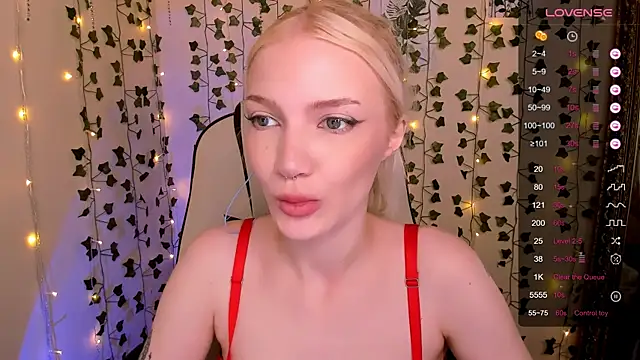 AnyaTaylor_: онлайн-секс-чат