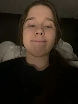 HornyGirlH élő XXX-chatje