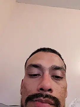 Cnutt310: διαδικτυακό σόου στην κάμερα