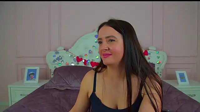 ElinaBellucci Adlı Modelin Canlı XXX Sohbeti