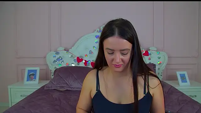 ElinaBellucci's Live XXX Chat