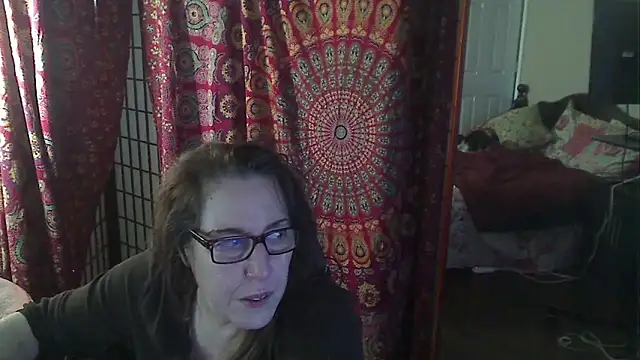 Chat +18 de Ireallysquirt ao vivo