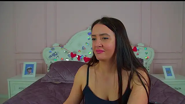 ElinaBellucci live XXX chat