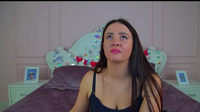 ElinaBellucci – Naživo XXX chat