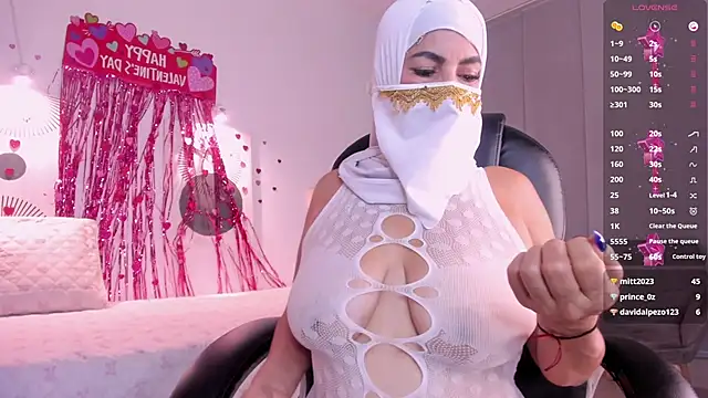 Hannaa_Dolly Chat XXX in diretta