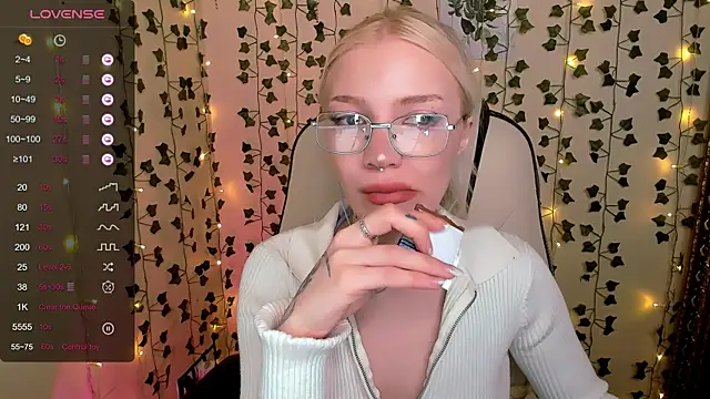XXX chat uživo modela AnyaTaylor_