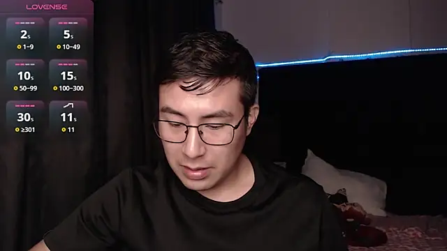 andrewmhilton_ élő XXX-chatje