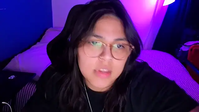 XXX chat uživo modela miacanela_xo