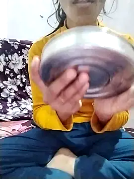 Chatroom XXX en direct de Cute-Naavya