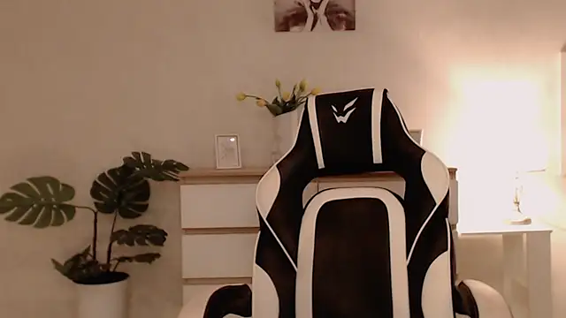 Lola_Richie élő XXX-chatje