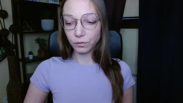 EmillyPlay – Naživo XXX chat