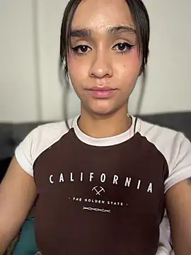 Онлайн чат XXX Isabella-Teen