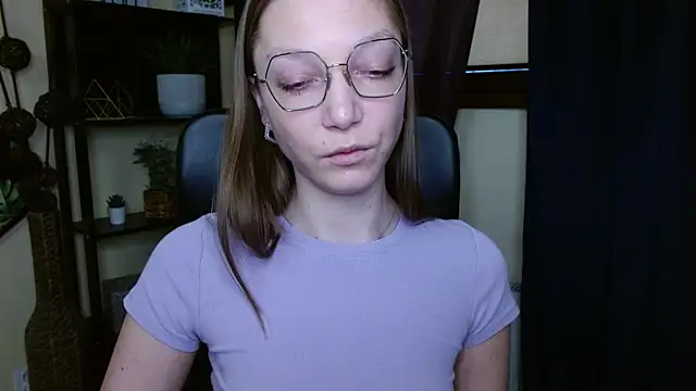 EmillyPlay – Live XXX-chat