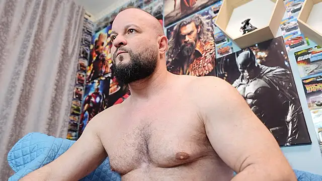 Muscle_Bear élő XXX-chatje