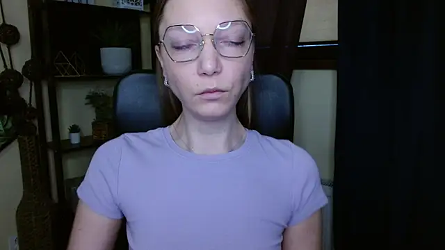 EmillyPlay: онлайн-секс-чат