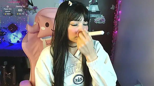 Maron_baez_18: διαδικτυακό σόου στην κάμερα