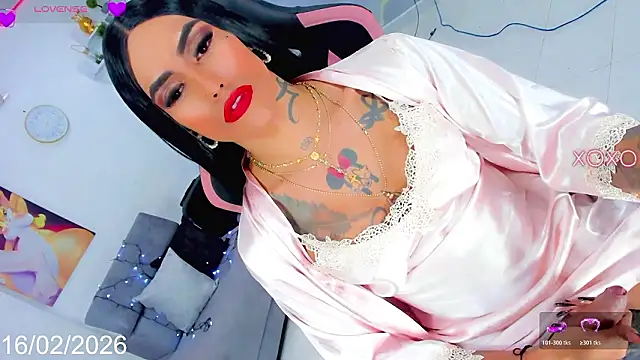 Nella_Dolls: διαδικτυακό σόου στην κάμερα