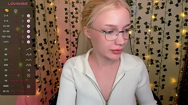 AnyaTaylor_: απευθείας συνομιλία ΧΧΧ