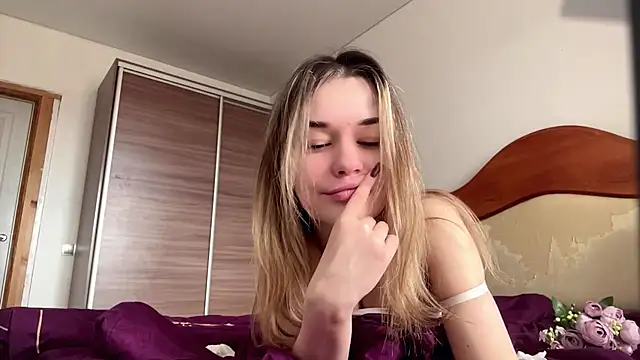 Little_ines Chat XXX in diretta