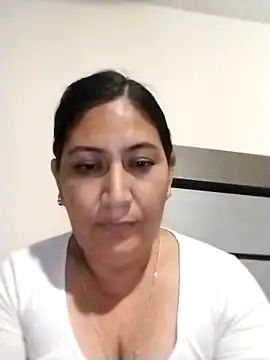 Arely_Sweet: διαδικτυακό σόου στην κάμερα