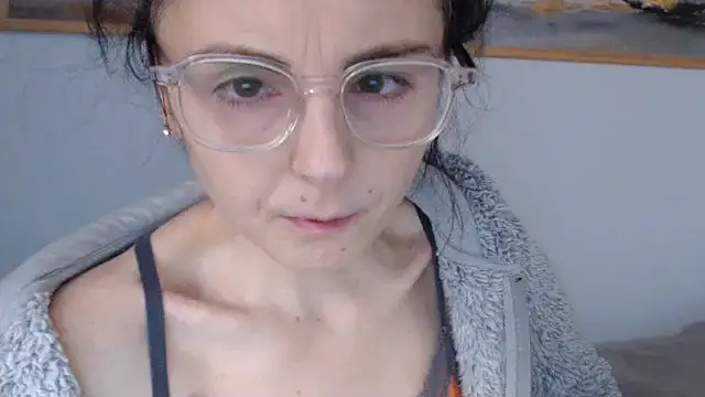 cleophee: διαδικτυακό σόου στην κάμερα