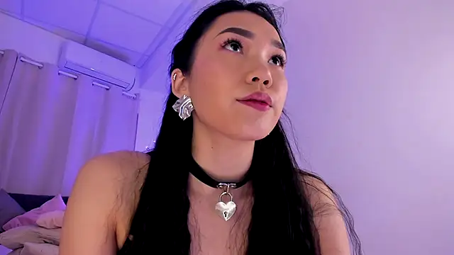 Divine_Madeleine live XXX chat