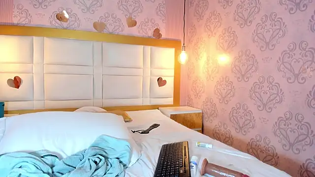 Kendall_curves live XXX chat