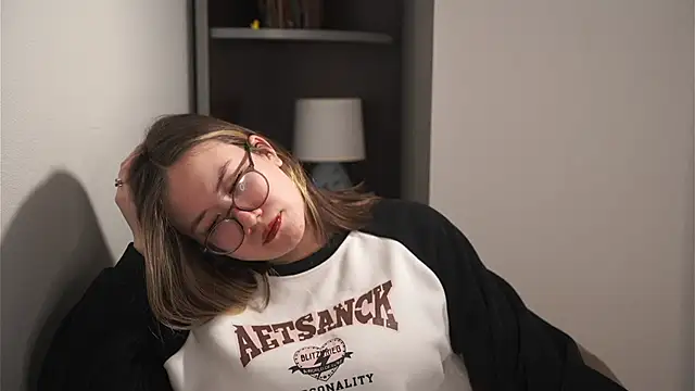 Chat XXX en directo de DelenaMinier