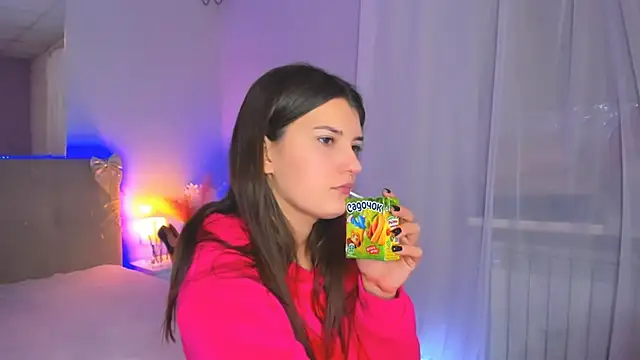 Онлайн чат XXX Laura_Leee