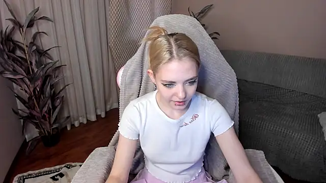 Astralil_ Adlı Modelin Canlı XXX Sohbeti