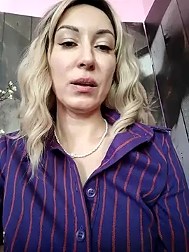 _AliceWine_ Adlı Modelin Canlı XXX Sohbeti