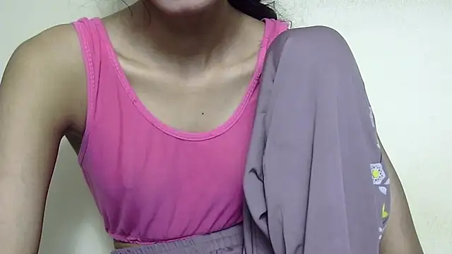 Chat +18 de Anu_tiny ao vivo