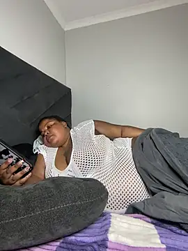 MissLola27 – Naživo XXX chat