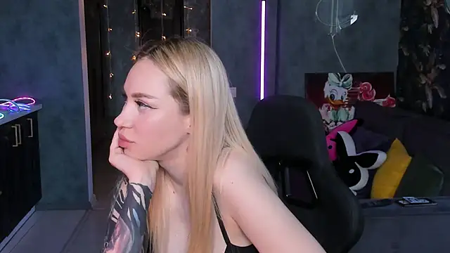 XXX chat uživo modela Blckmirrorr