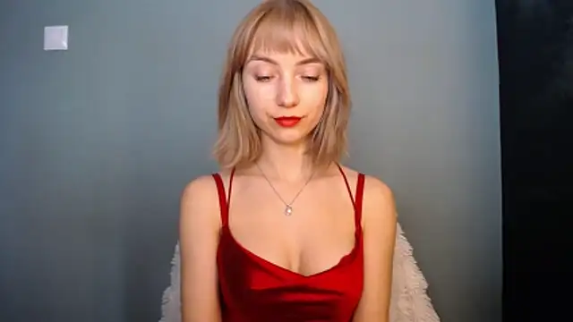 LuciaYoung Chat XXX live