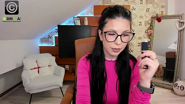 Chatroom XXX en direct de EmillyTaylor