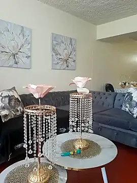 Chatroom XXX en direct de MONSTERTITS44DDD