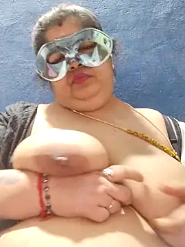 tamilthanushri Chat XXX live