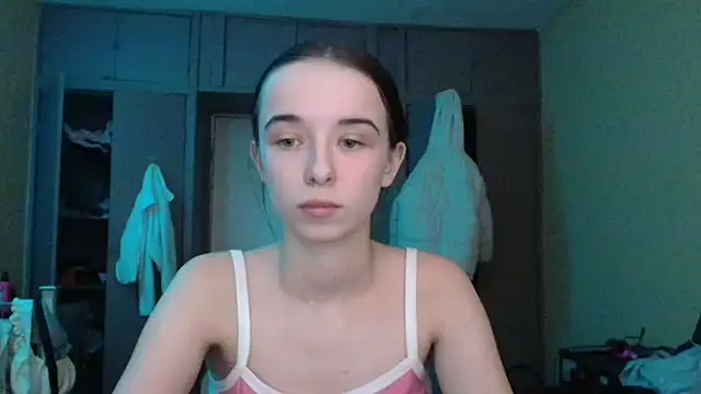 Emilia_Light Chat XXX live