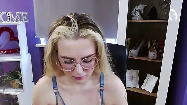 Zoey_EroticのライブXXXチャット