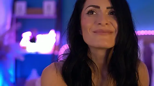 Chatroom XXX en direct de RaisaVawn