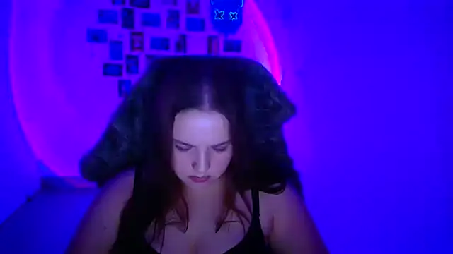 Kitty_Mia_Kitty Adlı Modelin Canlı XXX Sohbeti